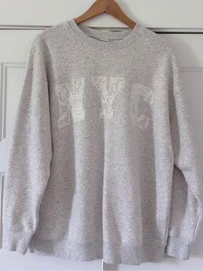 No Boundaries Light Gray Crewneck Sweatshirt with NYC Graphic